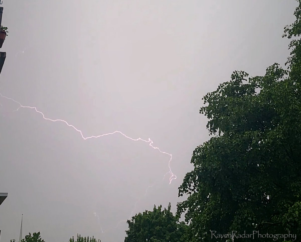 Raven_Radar's tweet photo. Another strike in Stratford, Ontario. #onstorm https://t.co/HQVDHilJcZ
