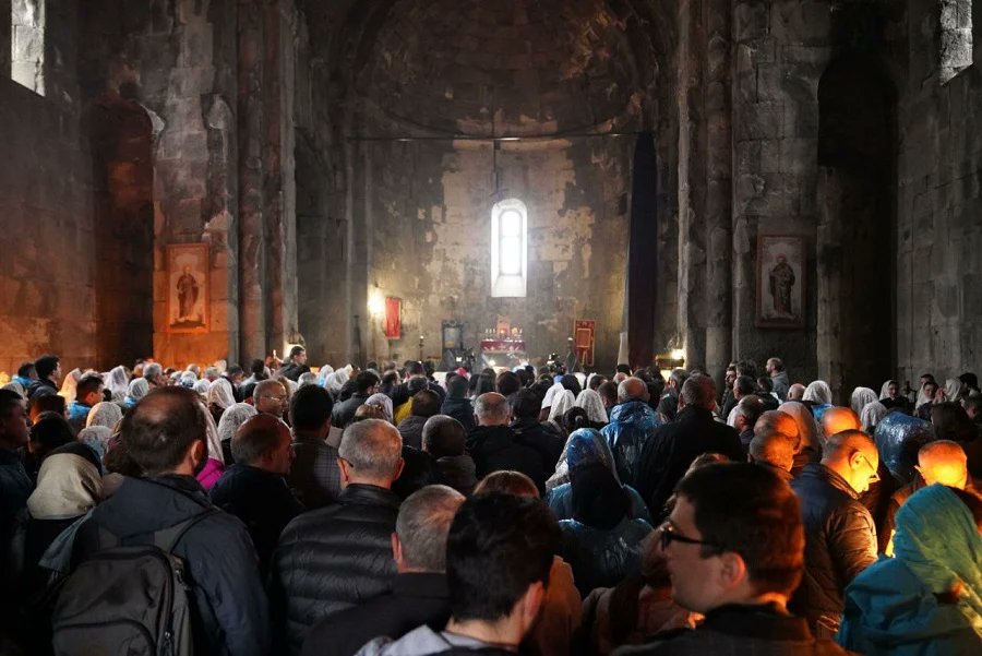 Hundreds of Armenians joined a pilgrimage to Tatev Monastery in support of @RubenVardanyan_ and other Armenian prisoners held illegally in Baku.
#FreeRubenVardanyan 
#FreeArmenianPOWs