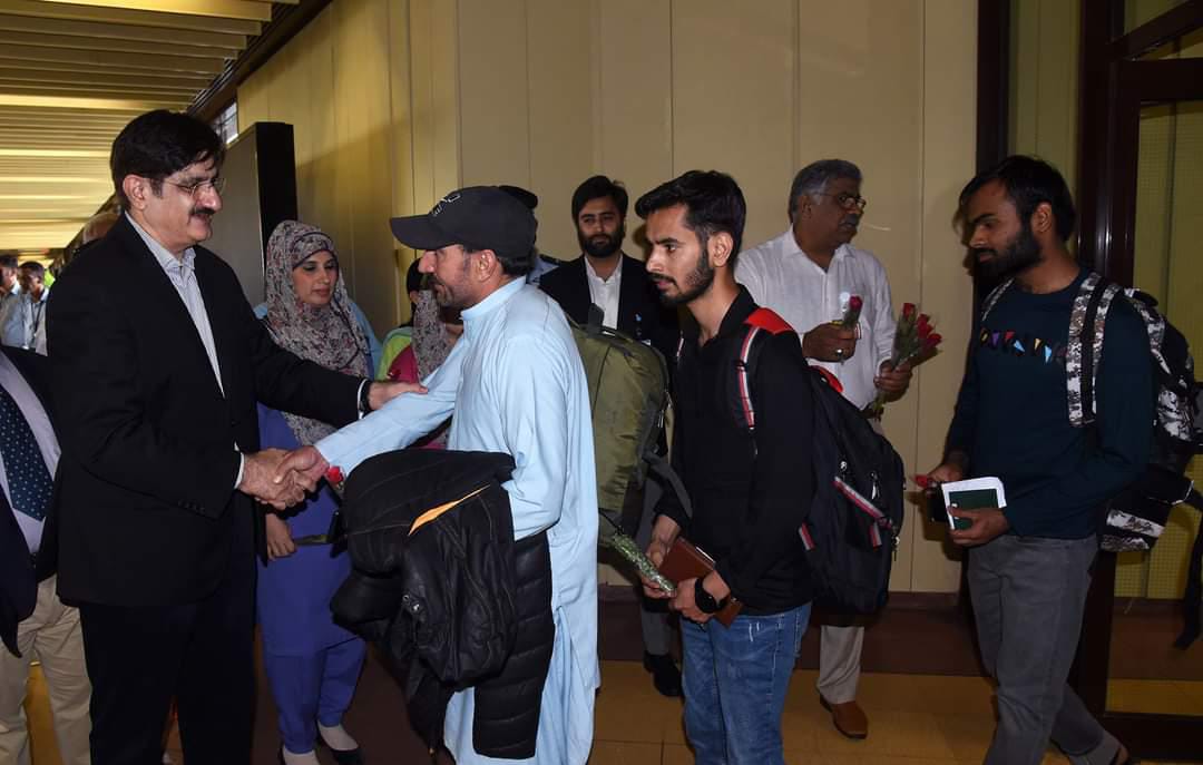 CM sindh Murad Ali shah sent PIA plane to rescue stranded students in krygistan immediately and today Plane landed in our land with students Well done CM sindh & Sindh Govt @MuradAliShahPPP