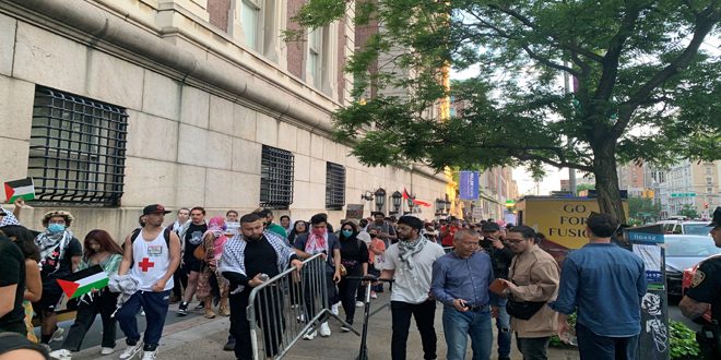 💥Los estudiantes de la Universidad de Columbia en el estado de Nueva York volvieron a manifestarse frente a las entradas del centro universitario, en protesta contra la agresión israelí a Gaza. #Gaza