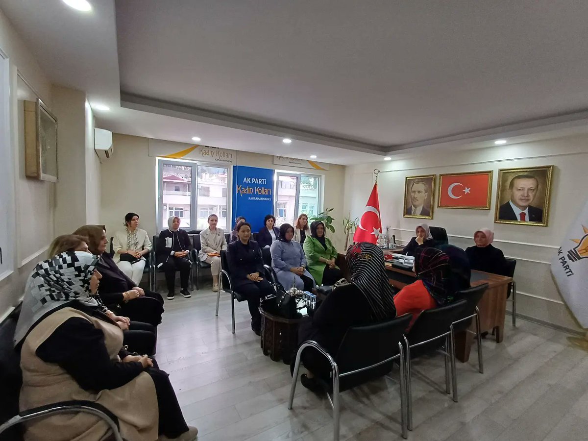 Milletvekilimiz Sayın Tuba Köksal 'nın katılımıyla, İl Kadın Kolları Başkanımız Asuman Yavuz öncülüğünde İlçe Kadın Kolları Başkanları toplantısını gerçekleştirdik. Toplantımız hayırlara vesile olsun #AKKadınKahramanmaraş #AsumanYavuz