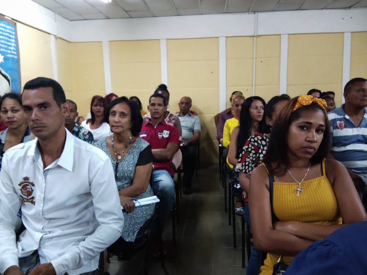 Graduación de reservas de cuadros políticos en #Guantánamo,quienes harán cumplir la máxima de que no solo sabrán dirigir,sino también tendrán la capacidad de enfrentar con aliento,con pasión,con decisión y con firmeza la responsabilidad asignada.#JuntosPodemosMás.