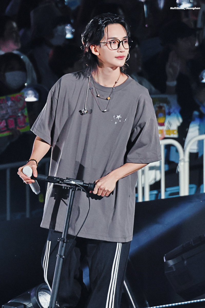 this is one of jeonghan’s best looks, this jeonghan will surely go down in history 😮‍💨