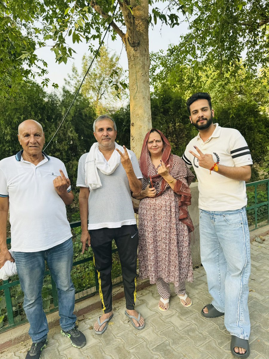 ElvishYadav's tweet photo. Voted For Right❤️🙏🏻 https://t.co/s30gZOuNLP