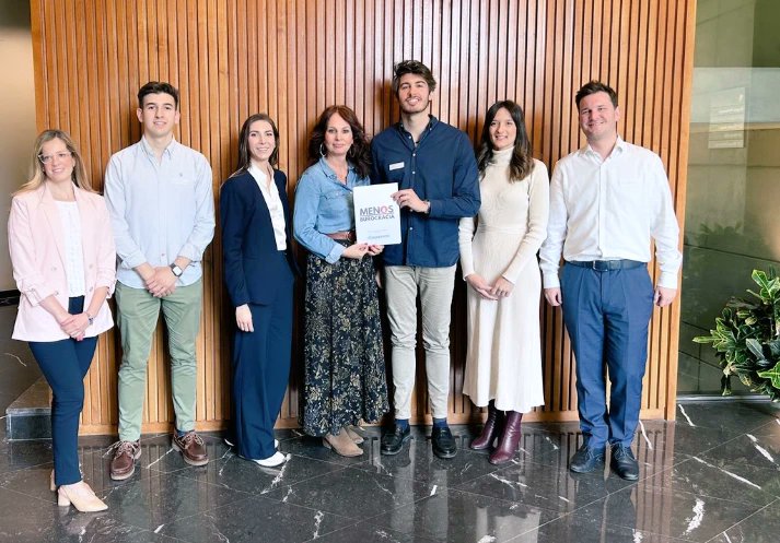 carmenherrarte's tweet photo. Ayer recibimos el Dir Gral de Salud Mental del @GobAragon, el portavoz de Sanidad del grupo parlamentario popular y yo, dos propuestas de @lideremos_ sobre Salud Mental y Simplificación Administrativa. Trabajaremos, de su mano, para sacarlas adelante. #Lideremos es necesario. https://t.co/xXbMI8wrfq