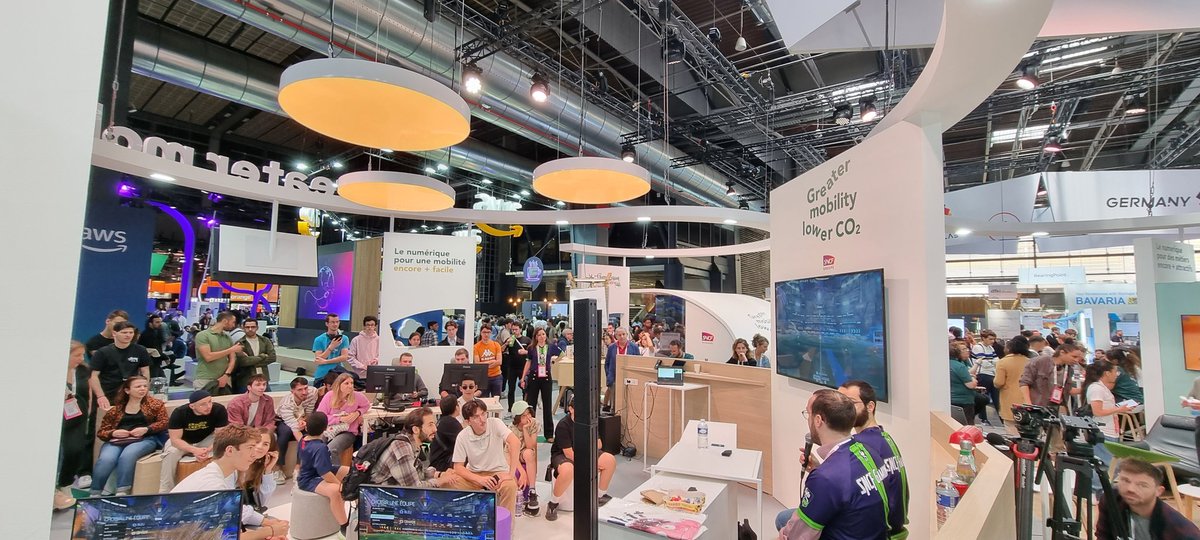 Y'a du monde pour SNCF Gaming !

Match de rocket league cheminot vs publique qui gagnera❓️🤔

C'est maintenant stand D17 !😜

#VivaSNCF #Vivatech <a href="/VivaTech/">Viva Technology</a> #SNCF #SNCFGaming