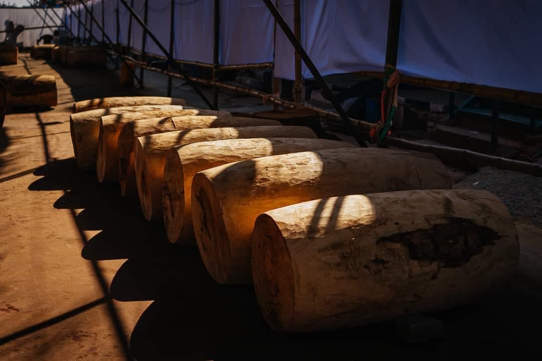 Siddhi_Kalyani's tweet image. 𝐕𝐢𝐬𝐢𝐭 𝐭𝐡𝐞 𝐩𝐢𝐜𝐭𝐮𝐫𝐞𝐬𝐪𝐮𝐞 𝐑𝐚𝐭𝐡𝐚 𝐊𝐡𝐚𝐥𝐚 𝐢𝐧 𝐏𝐮𝐫𝐢, 𝐎𝐝𝐢𝐬𝐡𝐚 𝐚𝐧𝐝 𝐰𝐢𝐭𝐧𝐞𝐬𝐬 𝐭𝐡𝐞 𝐛𝐞𝐚𝐮𝐭𝐲 𝐨𝐟 𝐭𝐫𝐚𝐝𝐢𝐭𝐢𝐨𝐧𝐚𝐥 𝐈𝐧𝐝𝐢𝐚! 📷📷
#VisitPuri #RathaYatra #RathaKhala #PuriDham #PuriExperience #ChariotConstruction #PuriJagannathTemple