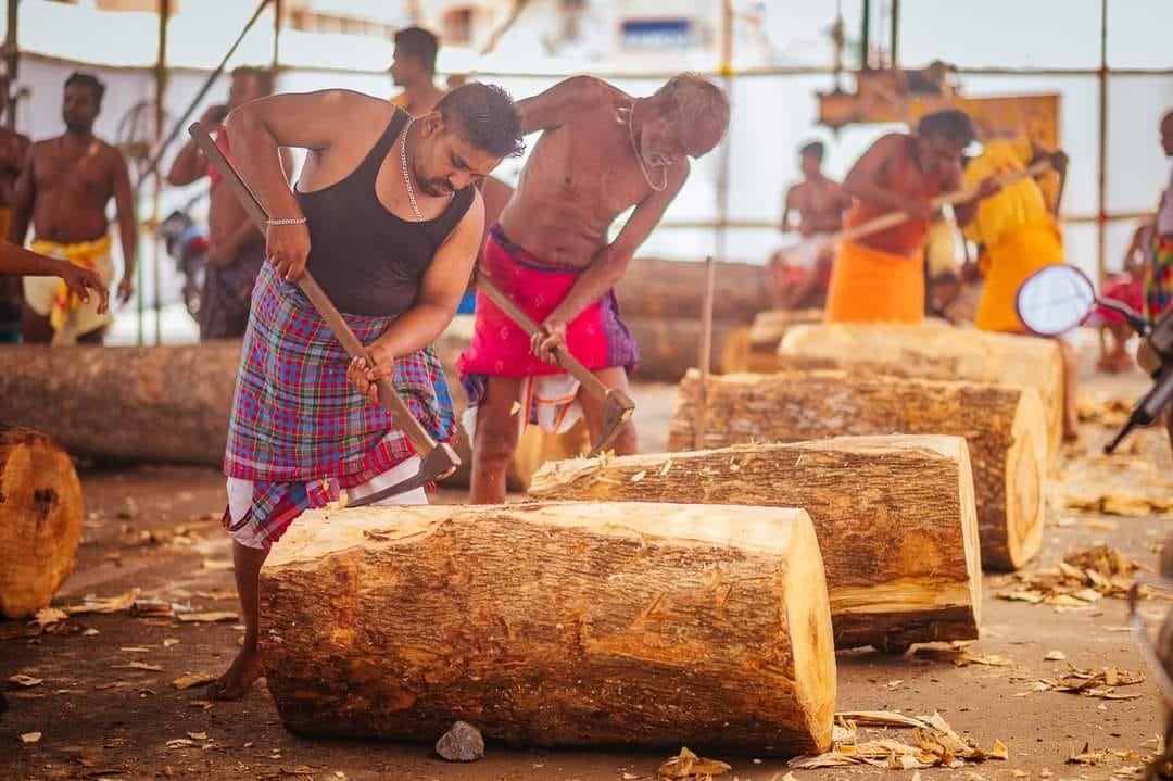 Siddhi_Kalyani's tweet image. 𝐕𝐢𝐬𝐢𝐭 𝐭𝐡𝐞 𝐩𝐢𝐜𝐭𝐮𝐫𝐞𝐬𝐪𝐮𝐞 𝐑𝐚𝐭𝐡𝐚 𝐊𝐡𝐚𝐥𝐚 𝐢𝐧 𝐏𝐮𝐫𝐢, 𝐎𝐝𝐢𝐬𝐡𝐚 𝐚𝐧𝐝 𝐰𝐢𝐭𝐧𝐞𝐬𝐬 𝐭𝐡𝐞 𝐛𝐞𝐚𝐮𝐭𝐲 𝐨𝐟 𝐭𝐫𝐚𝐝𝐢𝐭𝐢𝐨𝐧𝐚𝐥 𝐈𝐧𝐝𝐢𝐚! 📷📷
#VisitPuri #RathaYatra #RathaKhala #PuriDham #PuriExperience #ChariotConstruction #PuriJagannathTemple