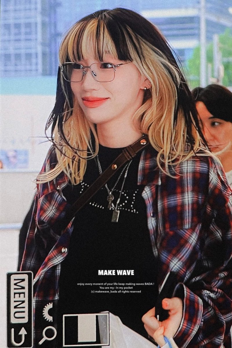 250524 UPDATE 🌊

— Bada a caminho da aula pro 1million Studio 💙

#BADALEE #BADA #LEEBADA #SWF2 #BEBE #바다 #베베