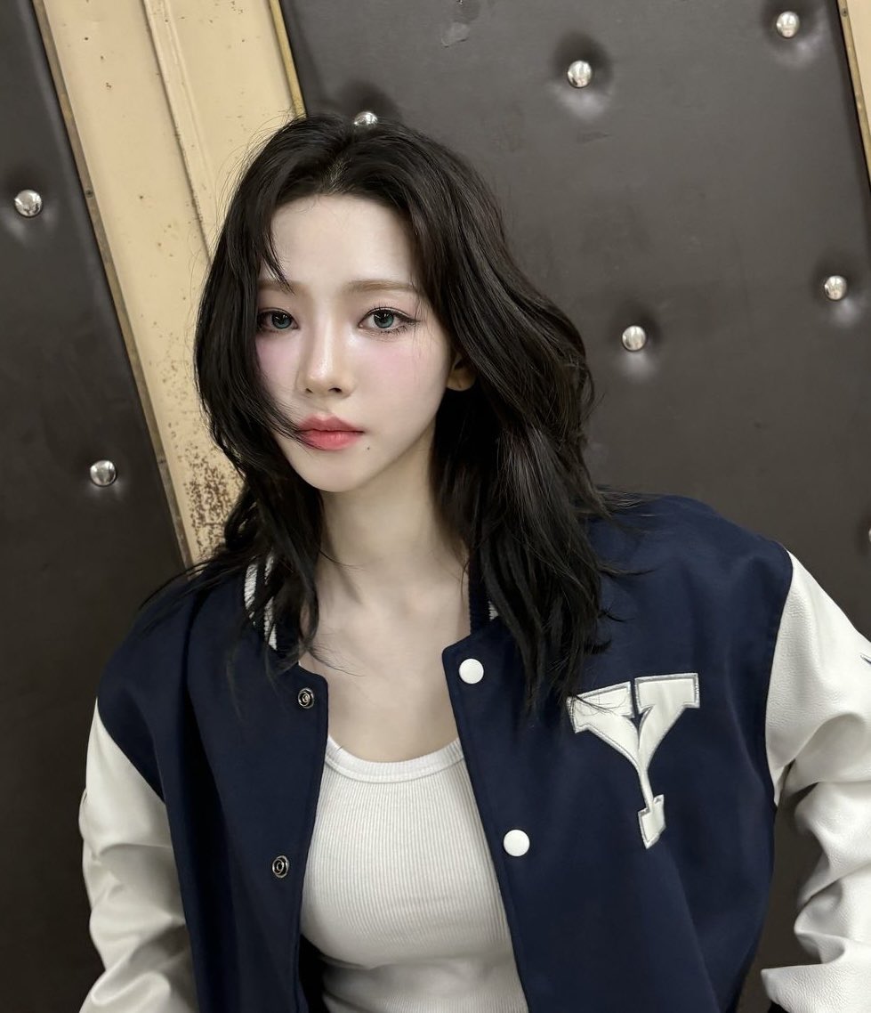 ujiminphoria's tweet photo. KARINA WOLFCUT IS BACK https://t.co/TxUyC4YI5O