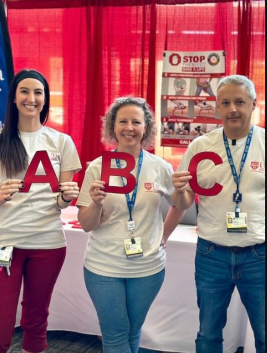 On National Stop the Bleed Day, our team hosted an event in the main lobby of Strong Memorial Hospital to provide education on the American College of Surgeons Stop the Bleed program & to demonstrate tourniquet application & wound packing. 🩸 To learn more about the Stop the