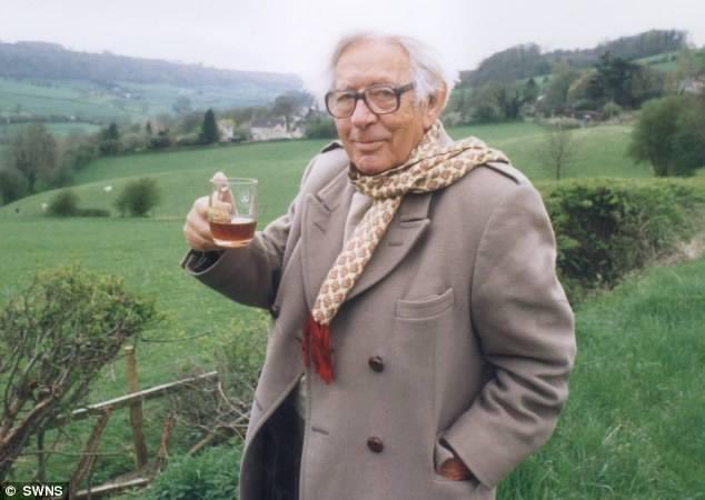 catherine turnbull (@nordicqueen2) on Twitter photo Looking forward to hearing Anton Lesser reading Laurie Lee’s work tomorrow evening <a href="/grandoperayork/">Grand Opera House York</a> Here’s a photo of Lee posing with my drink from <a href="/SladTheWoolpack/">The Woolpack Slad</a> (it wasn’t cider) Looking forward to hearing Anton Lesser reading Laurie Lee’s work tomorrow evening <a href="/grandoperayork/">Grand Opera House York</a> Here’s a photo of Lee posing with my drink from <a href="/SladTheWoolpack/">The Woolpack Slad</a> (it wasn’t cider)