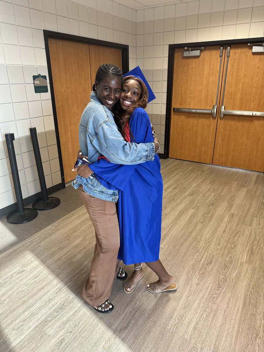 Royal Girls Track tweet media