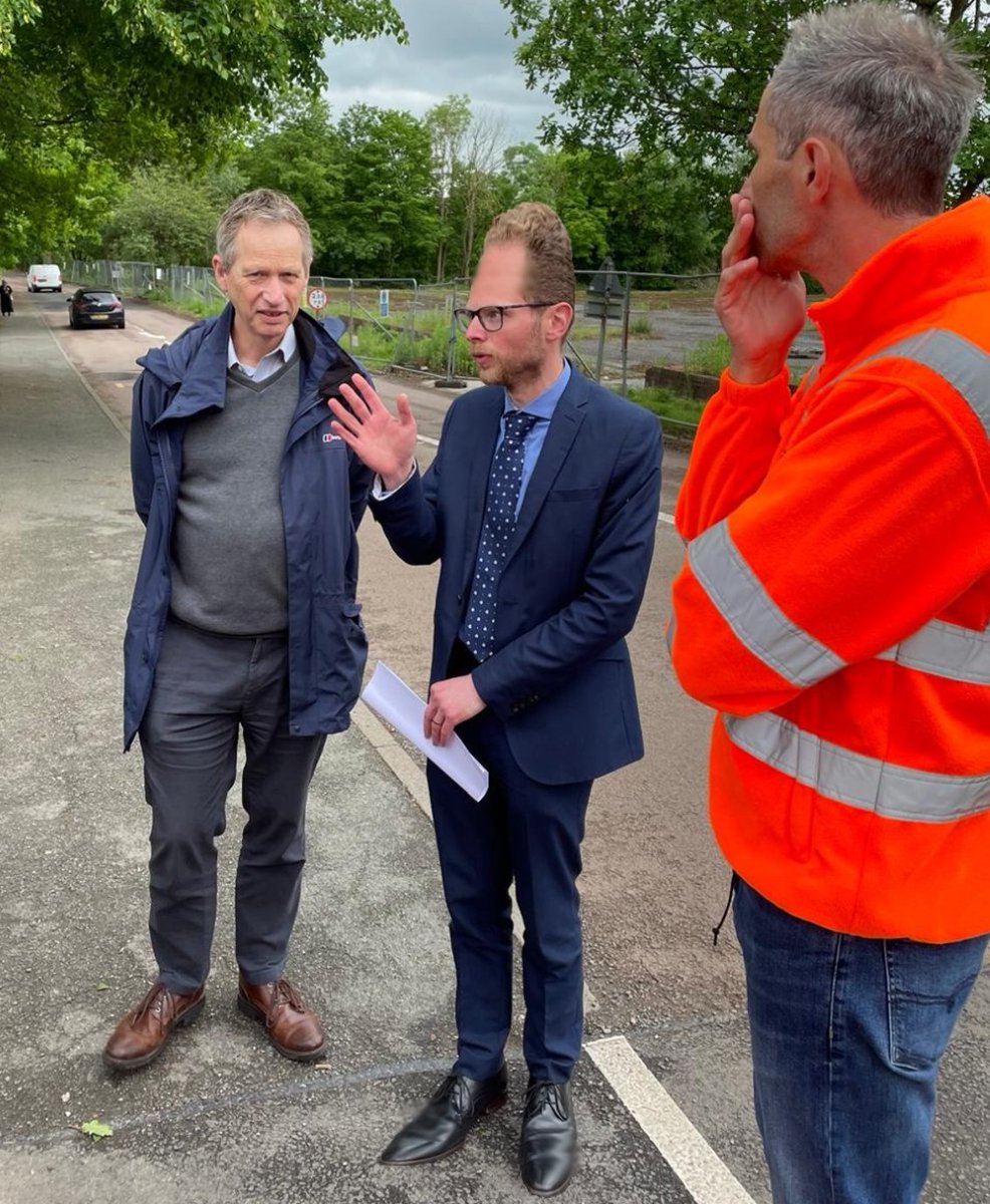 Tefal Tory MP for Stoke South (for now) Jack Brereton on a site visit. 
The bloke on the right can't quite believe it and the one of the left just daren't look.
#ToriesOut688 #BreretonOut