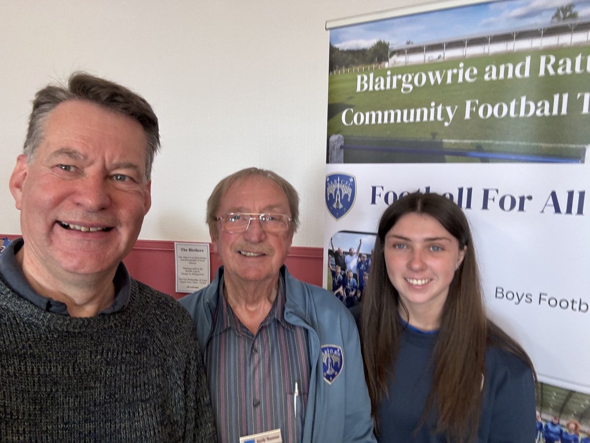 Took a break from campaigning to drop in to the ⁦@BRDevTrust⁩ community showcase, packed with local groups. Here catching up with ⁦@B_RCFC⁩ and hearing about their success growing the sport with girls and young women.