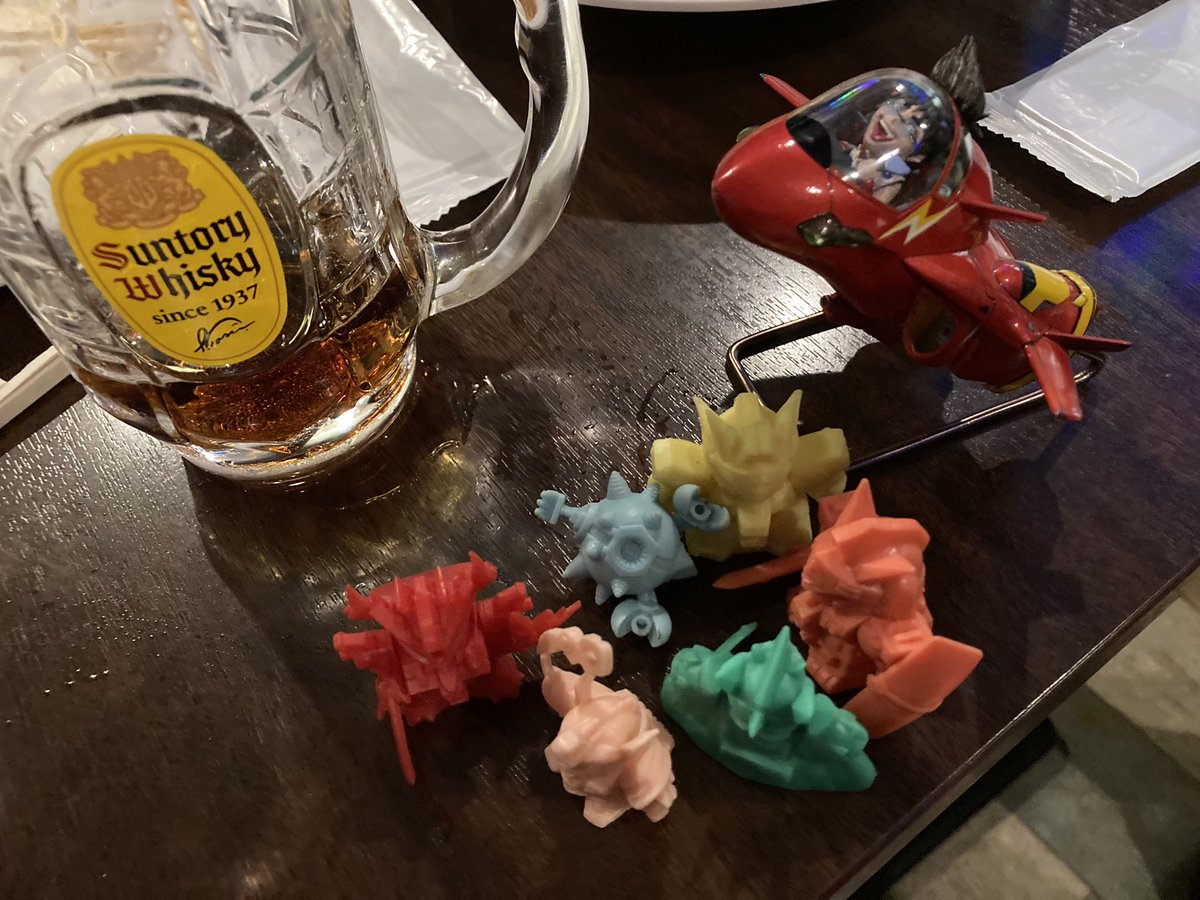 mummy_models's tweet photo. #おめでとんとん相撲
ヨドバシ公式大会のタッグマッチで組んだことのある烏骨鶏さん@atsushi_onodaa と再び組んで挑みました。タキシードのマグナムエースとF9の1で夫婦漫才コンビw
初戦敗退でしたが久々で楽しかった！
夜の部ではジャンケン大会で懐かしのガン消しを勝ち取りました！塗りたい！ https://t.co/imCOjcJPDw