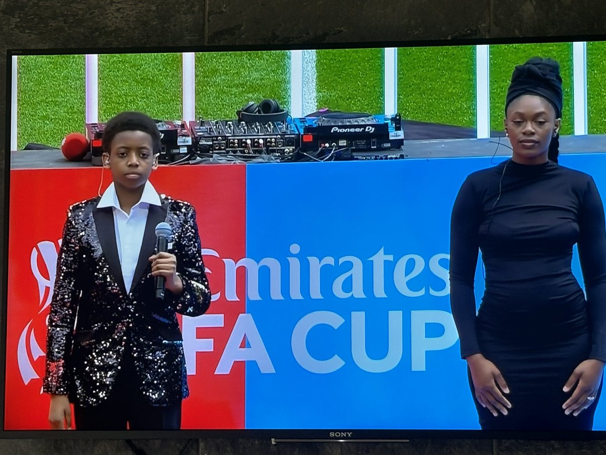 Mainoo best hurry up and get changed! #FACup #FaCupFinale