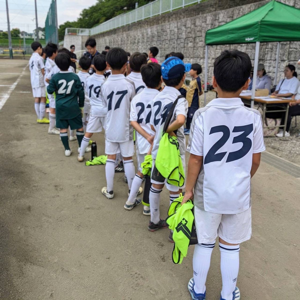 mitaka5sc's tweet photo. 6年生&5年生
リハウスリーグ4日目!
前期の最終戦。
たくさんの成長の芽が見えてきた2ヶ月でした。
これからやってくる暑い夏。
皆で良い汗を流して、花を咲かせていこう。
後期リーグが楽しみです!
#三鷹 #井の頭 #少年サッカー #三鷹五小 #三鷹五小サッカークラブ #9B #5SC https://t.co/jhJkRIrLdv