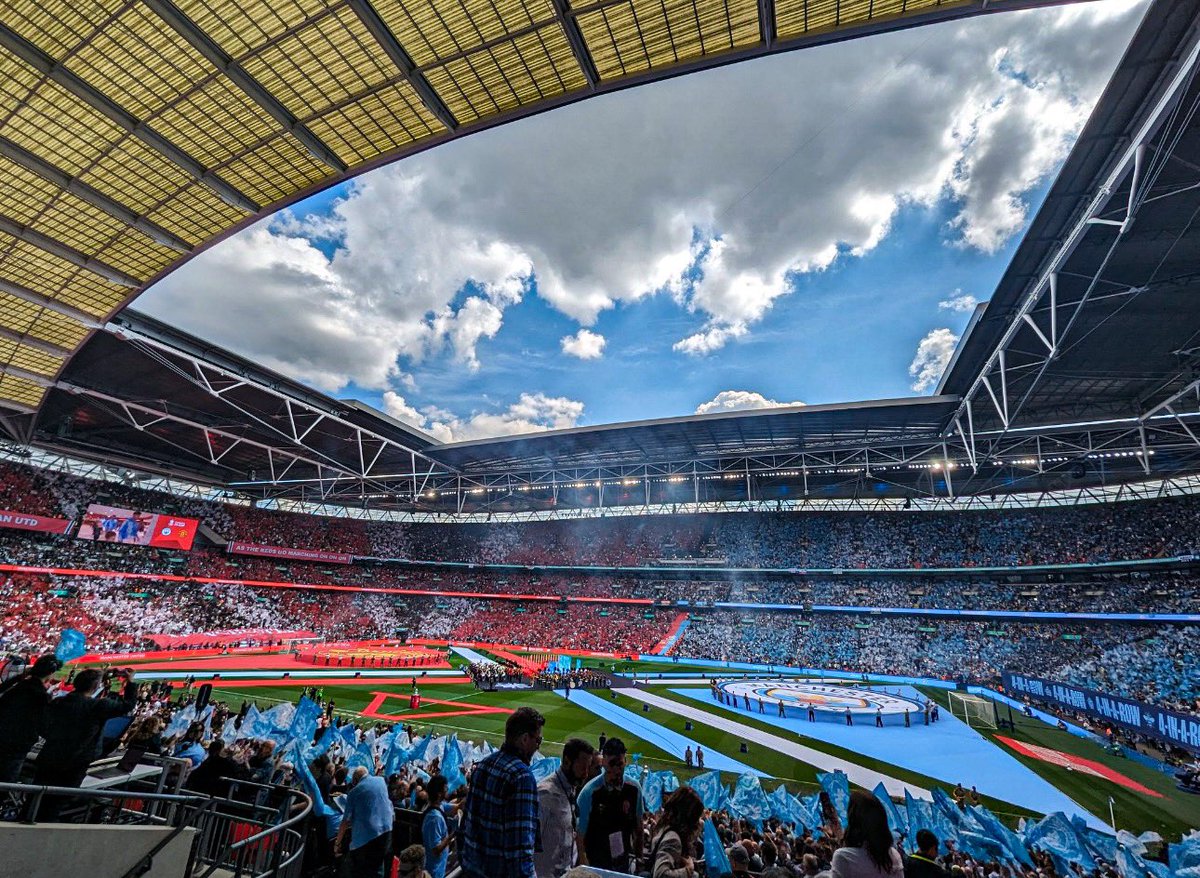 DoentesPFutebol's tweet photo. Clássico com estádio 50/50. FUTEBOL! ❤️🩵

Foto do monstro @fredcaldeira https://t.co/4ePHnNqlYV