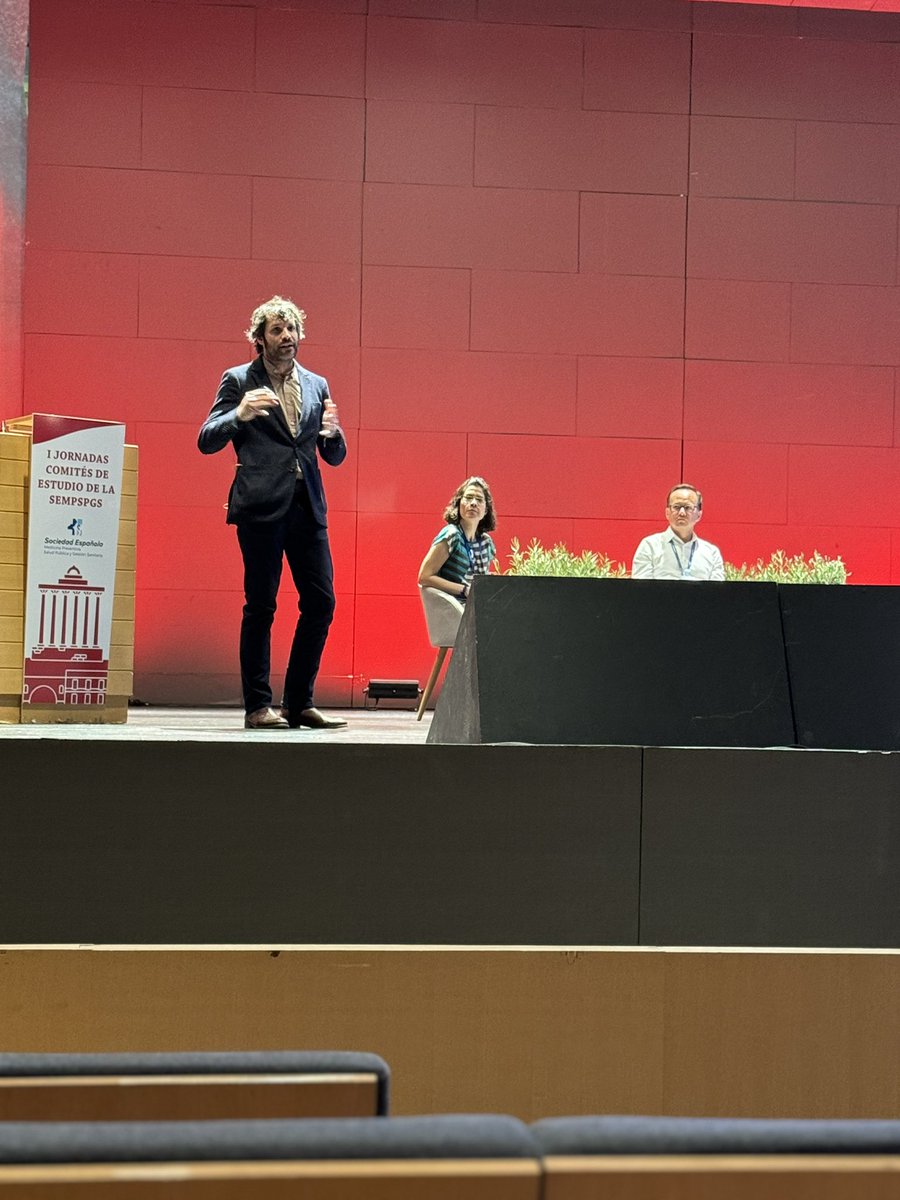 xermanbugallo's tweet photo. Hoxe, en Mérida, presentando a Rede Galega de Promoción da Saúde (REGAPS) na I Xornada de Comités de Estudo da SEMPSPGS @SEMPSPH https://t.co/K7EAiIvQ91