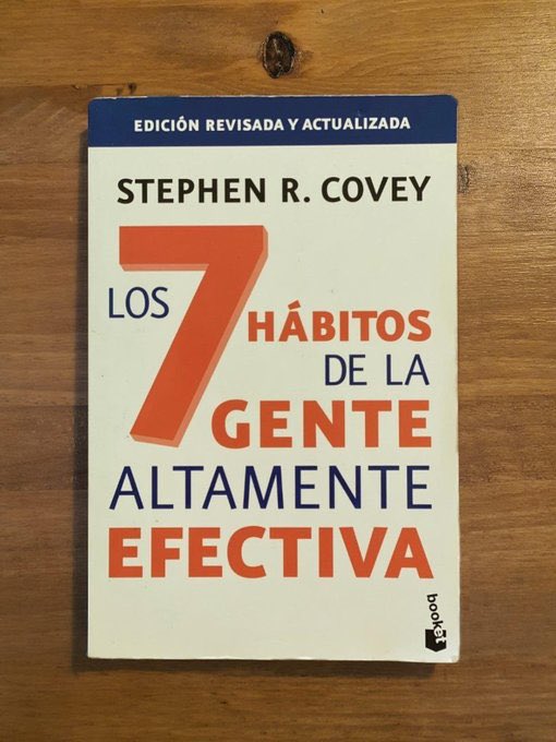 En el libro "Los 7 hábitos de la gente altamente efectiva", 

Stephen Covey explica 7 principios para ser más eficaces en nuestra vida.

Os resumo estos 7 hábitos 👇🏽

// HILO //
