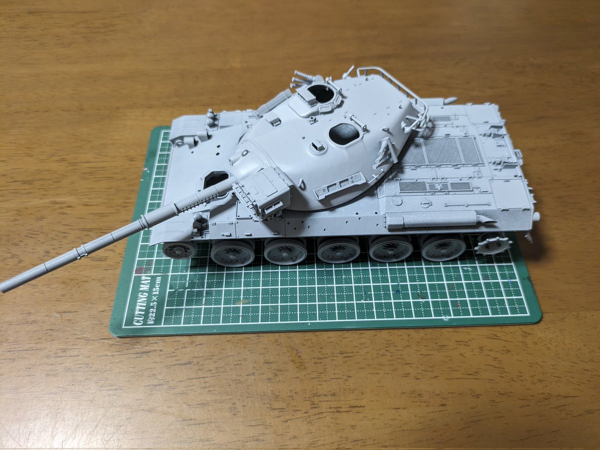 4J3nBVbE2JJcrxt's tweet image. #プラモデルライフ
#戦車模型普及委員会
メルカバさんを完成させ、マルダーとブラッドレーを作りながら、LAVやら友人のレジェンドガンダムを作り、色々寄り道しながらアレヤコレヤしてるオデ、74式に手を出し始める…。
…爺でへんさーとバスターさんも…。