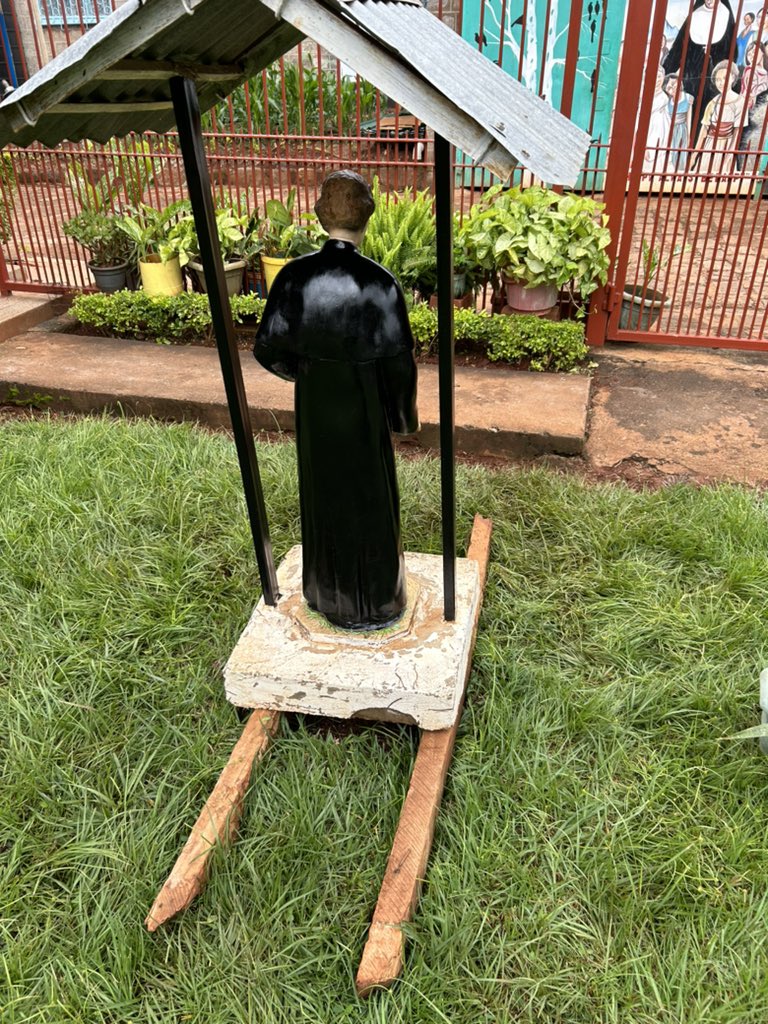 belindajohn71's tweet photo. Sister Katherine asked me if I could paint a statue for her? Feeling pleased to have helped out at Mukuyu Don Bosch school, Kenya @DonBosco @thornleigh @tsc_art @thornleigh @mp_nairobi 🫶🏻 https://t.co/7o8eV20mCN