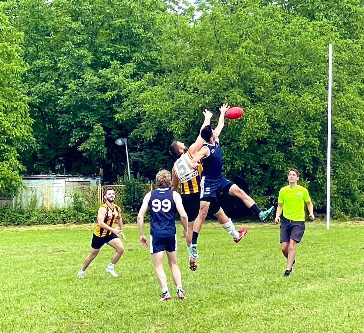 AusAmbCroatia's tweet photo. It felt like a Saturday afternoon in suburban Australia when the Oxford Uni AFL club took on local AFL teams in Zagreb. Well done to all involved. Football was the winner 🏉🇦🇺🇭🇷🥇@OUARFC @AFLEurope https://t.co/1yBCR3Sn97