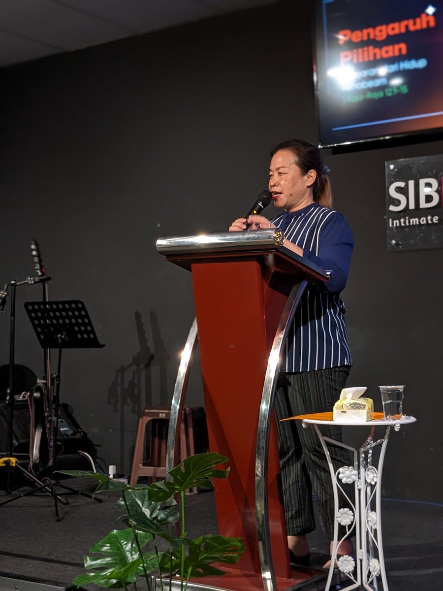 peterphen's tweet photo. Saturday Night Service, 9:30pm. https://t.co/3SHbud2M19