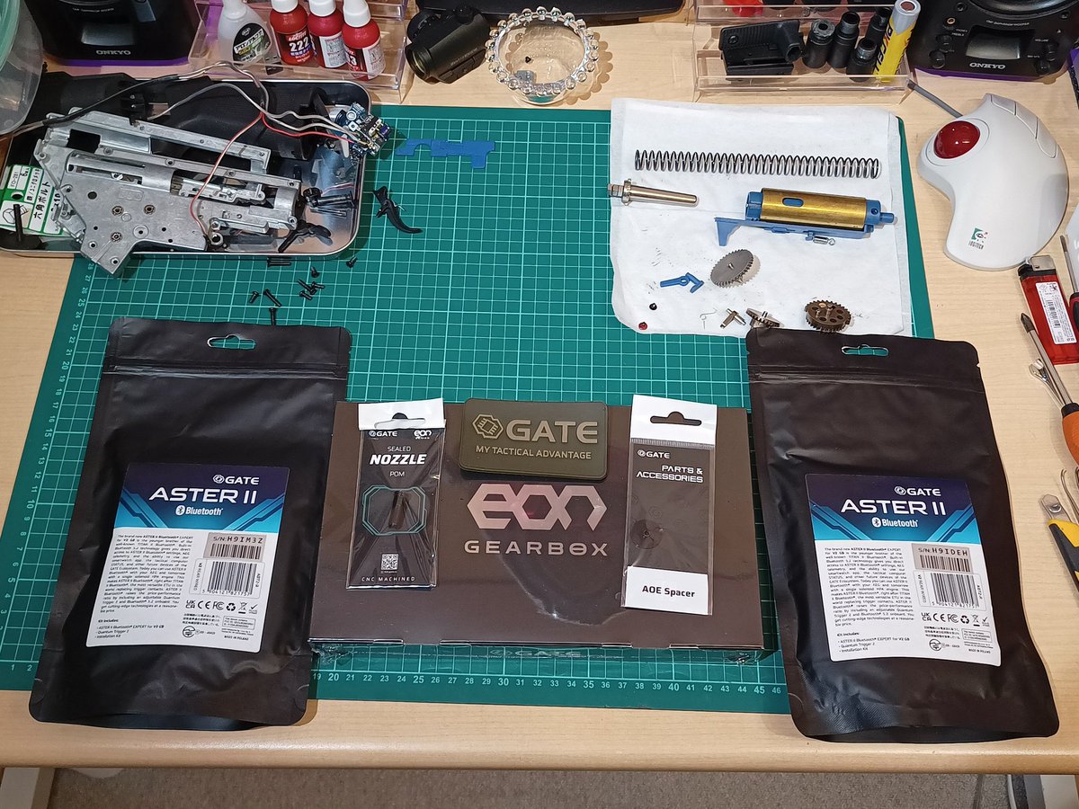 BrightLife_AS's tweet photo. GATEにオーダーしていたモロモロが届きました♪
今回お初のASTER2、かなり良さそうです。
あとGATEパッチがPULSARパッチと同じくモスグリーンカラーになりました。
実際に組むのはもうちょっと先です。
うらさん、しばしお待ちを♪
#GATE
#ASTER2
#サバゲーマーさんと繋がりたい https://t.co/lel7LTpwPn