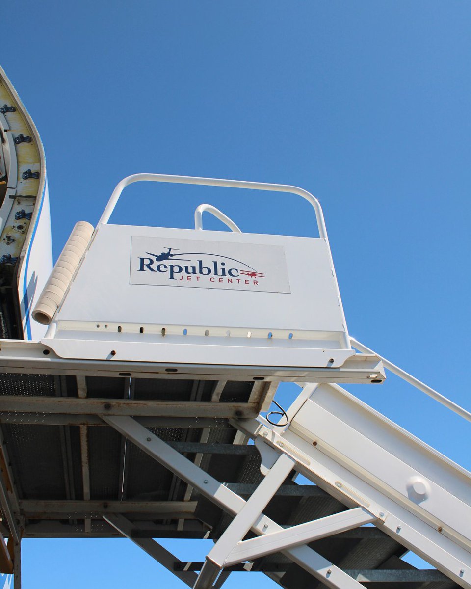 Our state-of-the-art equipment allows for each operation to run as smoothly as possible. Whatever your operation needs, we’ve got you covered. 😉​ ​ #republicjetcenter #rjc #kfrg #NYFBO #fbo #republicairport #farmingdale #jet #airplane #aviation #aviationlovers #airstairs
