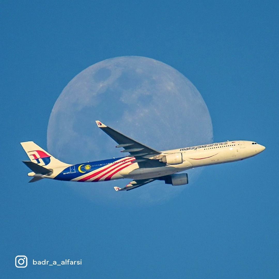 classictravels's tweet photo. Did you know that a journey to the moon would take around 640 hours, equivalent to 27 days of continuous flight? Drop your requests for more aviation #FunFacts in the comments below!
CC - @badr_a_alfarsi
#TravelTrivia #ExploreTheSkies #Travel #ClassicTravel #AWorldOfDifference https://t.co/YzhQfRykyt