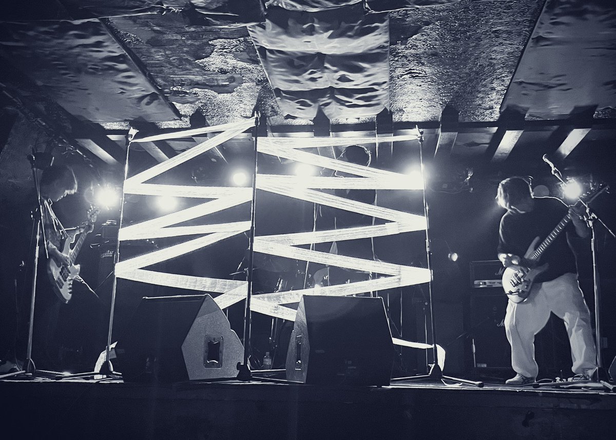 matsubocklee's tweet photo. 初Enchantland
音源もよかったのですが
生の演奏で聴くとさらによかったです。
というか、わたしはすきだ。
きっとまだ知らぬどこかの
同じ思いの人が訪れるといい。
月日を重ねてまた巡ってくるものがあるように。 https://t.co/vPGgRQl7kN