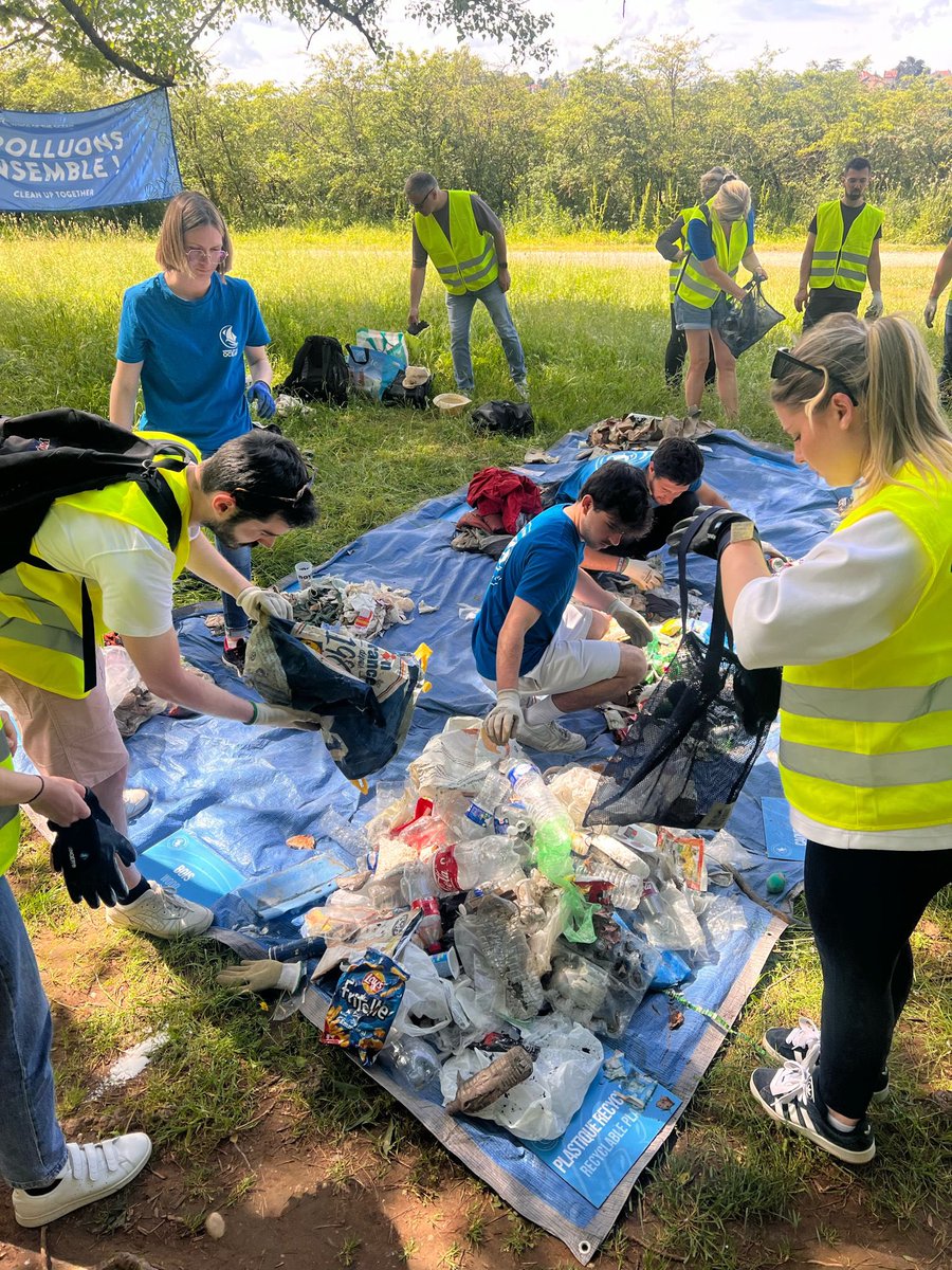 Matmut's tweet photo. Tri à Lyon ! #cleanwalk🌍👍matmut https://t.co/SZKik4ed4g