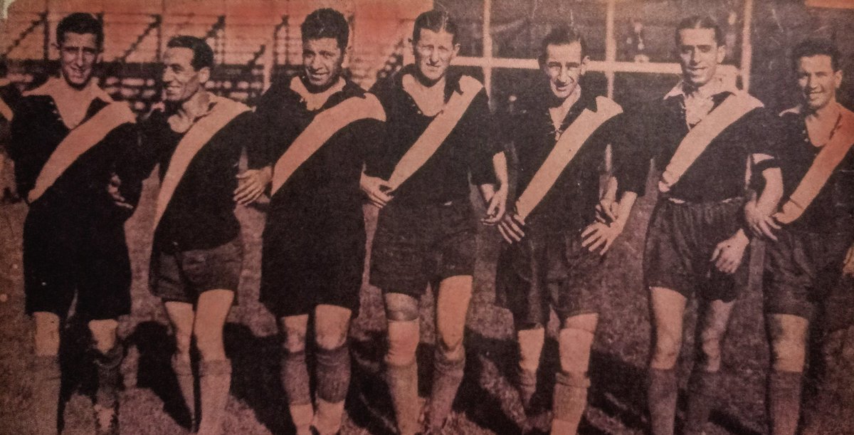 Foto histórica de La Paternal,de la izq a der:Juan Evaristo,Chiessa,,Muttis,otro crack Xeneize Tarascone,Caricaberry, y Camilo Bonelli,,Mucha gloria junta en la imagen.