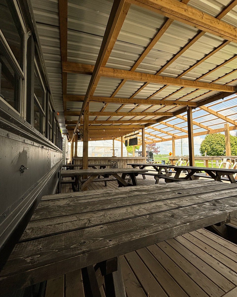 badlandsbrewco's tweet image. Don’t let the rain put a damper on your weekend: we have our fully covered patio open 12-5! ☂️

🍻10 beers on tap and 5 beers to go

🎶 Folk-rock singer Mark Yan will be playing today 2-4!

🍴 Badlands Kitchen open 12-5🍔🍟