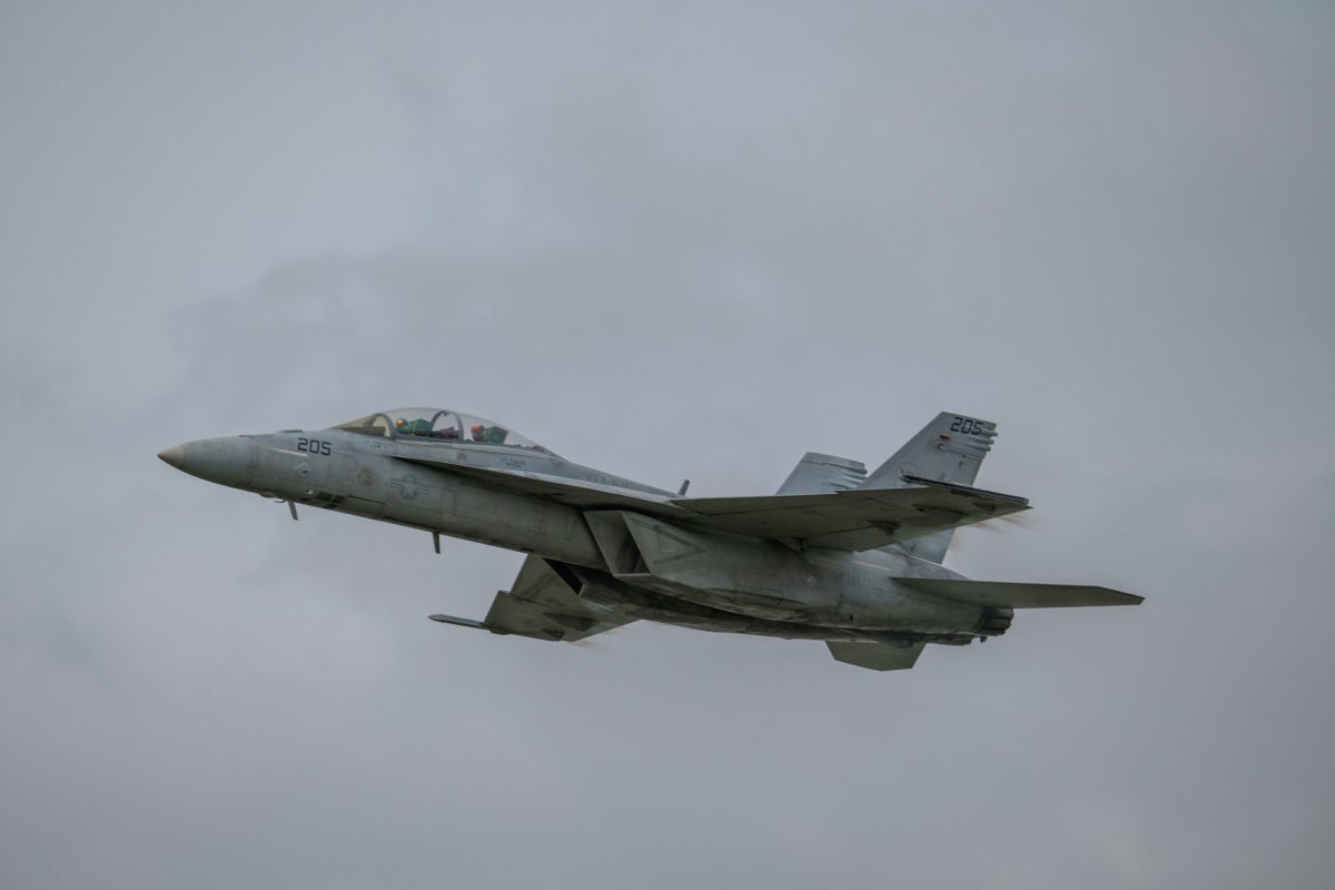 Which jet performance was your favorite at #SNF24?? Let us know in the comments! #SUNnFUN #Airshow #MilitaryJet #Jet #Aircraft #MilitaryAircraft @polarisprogram @afthunderbirds @f35demoteam @rhinodemoteam 📸 Carolyn Hutchins, Richard Spolar, Jeff Krich