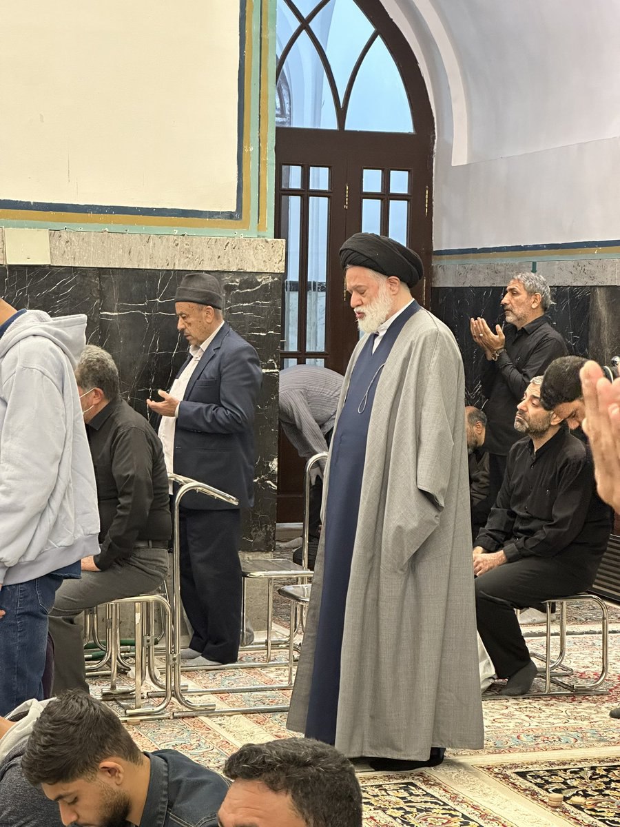 Mmd_Shahriyari's tweet photo. سادگی و تواضع فرزند شخص اول مملکت VS بادیگارد برای #مهناز_افشار دوهزاری

#انتخابات #انتخابات_ریاست_جمهوری 
#سيدالشهدای_خدمت #خادم‌_الرضا
#شهيد_الجمهورية #شهید_جمهور https://t.co/gAcUgNhbpi