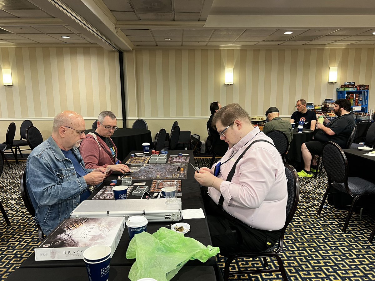 HeavyCardboard's tweet photo. This is the way we start Day 3 and f #HeavyCon7 so early in the morning! 😊❤️🐘 https://t.co/wFd6UHtBtF