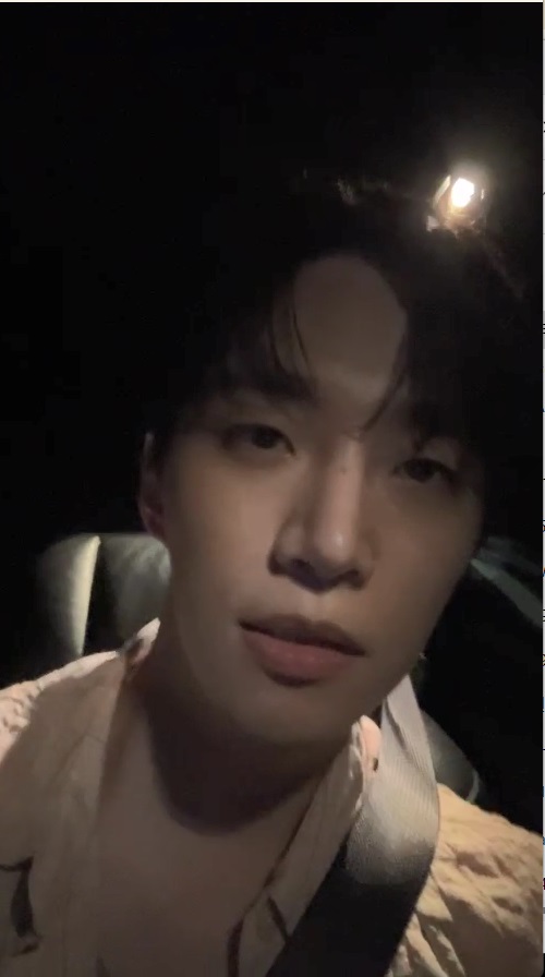 Candy0125Junho's tweet photo. le2jhインスタライブ 20240525
近況「CASHERO」撮影中
撮影所ではいつも超能力を使ってお金を使って転がって血も汗もぜんぶ流して半端じゃない
ともかく最近は一生懸命に撮影している
血が付いたり怪我したりのメイクが無い時にまたラバンしてくれるそう #이준호 #LEEJUNHO #ジュノ #イジュノ #2PM https://t.co/LDH18NPCNq
