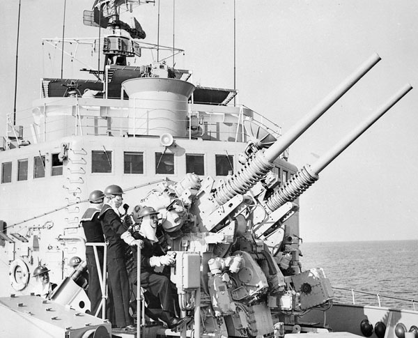 Twin 3' gun mount, HMCS ALGONQUIN (1955) (LAC a175733-v6) #RCN #History