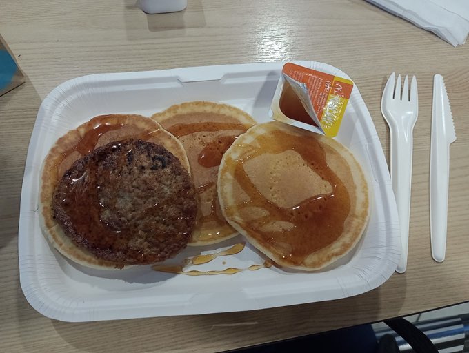 OxTyler_eth's tweet photo. Pancakes for breakfast and off to WBA later -  cracking day @CardiffCityFC @CardiffCityLive #CityAsOne https://t.co/eLse24Ixmk