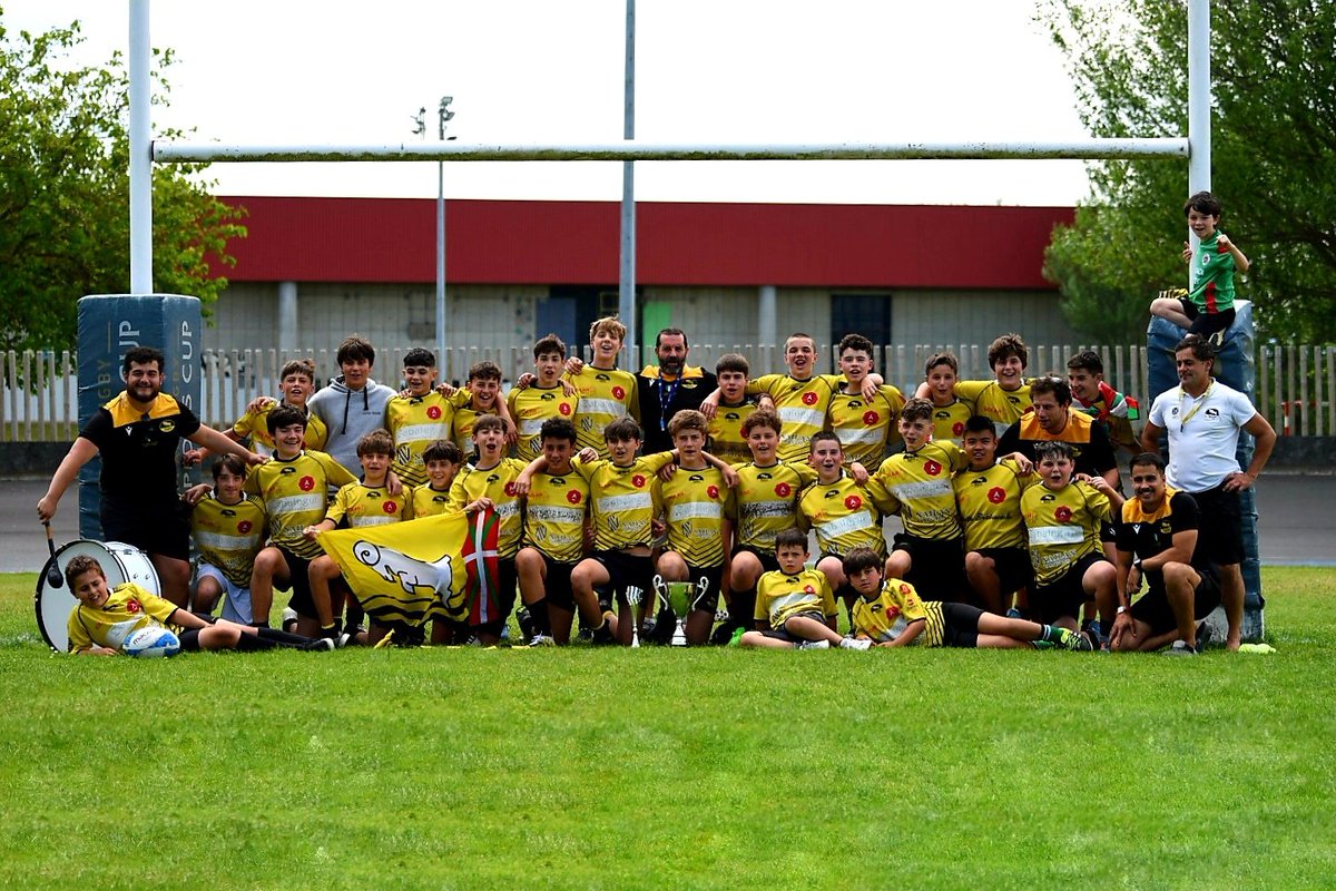 TXAPELDUNAK S14! 🏆🏉

14 urtez azpiko taldea ere Euskal Ligako txapeldun izendatu da, @hernanirugby eta @GAZTEDI_RUGBY-ren aurkako jardunaldian, Faduran.

🔝 Aupa Getxo Rugbyko eskola! Lan ederra, zorionak partaide guztioi!

#BultzaGetxo