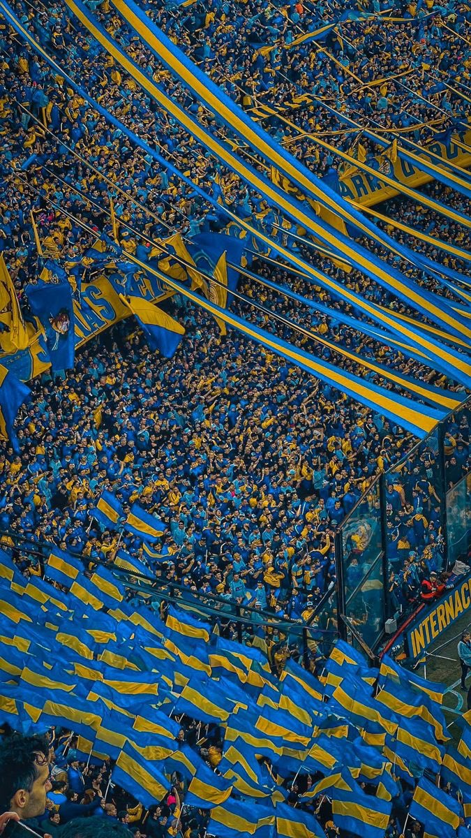 EditsBoke's tweet photo. Mira lo que es esto por dios, no existe un templo igual. 

Feliz cumpleaños, Bombonera querida💙💛 https://t.co/uQ18QExZlK