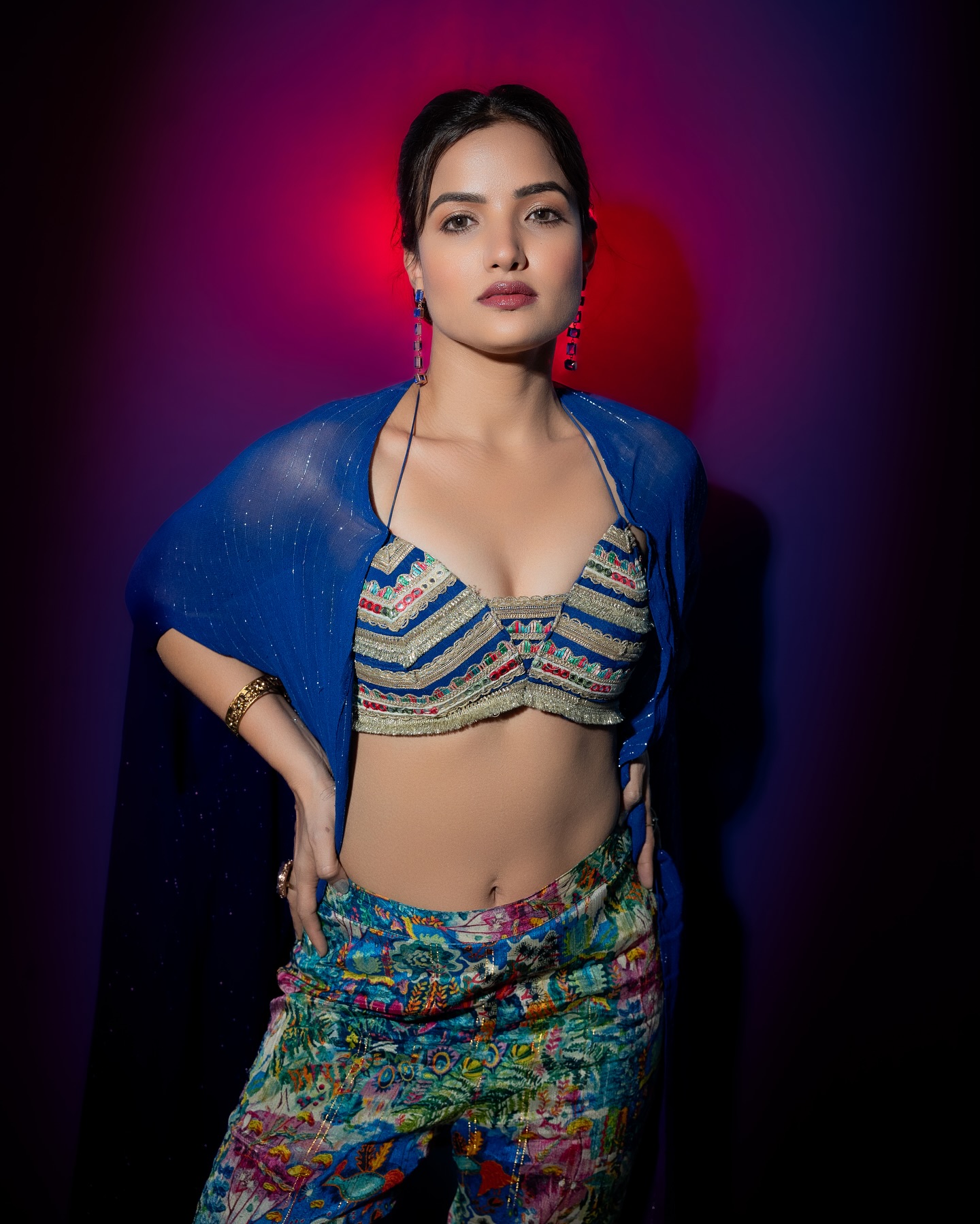 GObjPYlawAAstxR?format=jpg&name=large