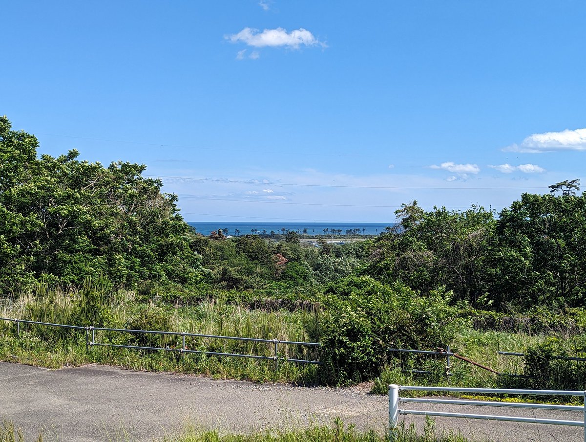 elho1025's tweet photo. 仕事で海の街に！朝がすごく早かった...眠たい😴でも天気が良くて海がちょっと見えていい気分☺️海っていいよね✨
#相互フォロー #フォロバ100 #海 https://t.co/CRp4Ia5n4d