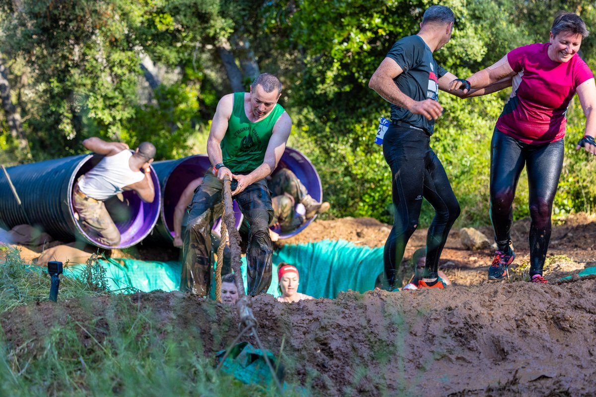 2eEtranger's tweet photo. #InfernalRun Félicitations aux 500 participants civils et militaires venus à bout des 12,5 km de course et qui n'ont pas reculé devant les 20 obstacles de ce parcours difficile au camp des Garrigues! https://t.co/HOvtzoPFsG