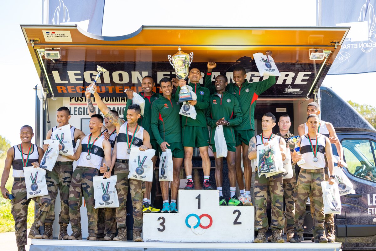 2eEtranger's tweet photo. #InfernalRun Félicitations aux 500 participants civils et militaires venus à bout des 12,5 km de course et qui n'ont pas reculé devant les 20 obstacles de ce parcours difficile au camp des Garrigues! https://t.co/HOvtzoPFsG
