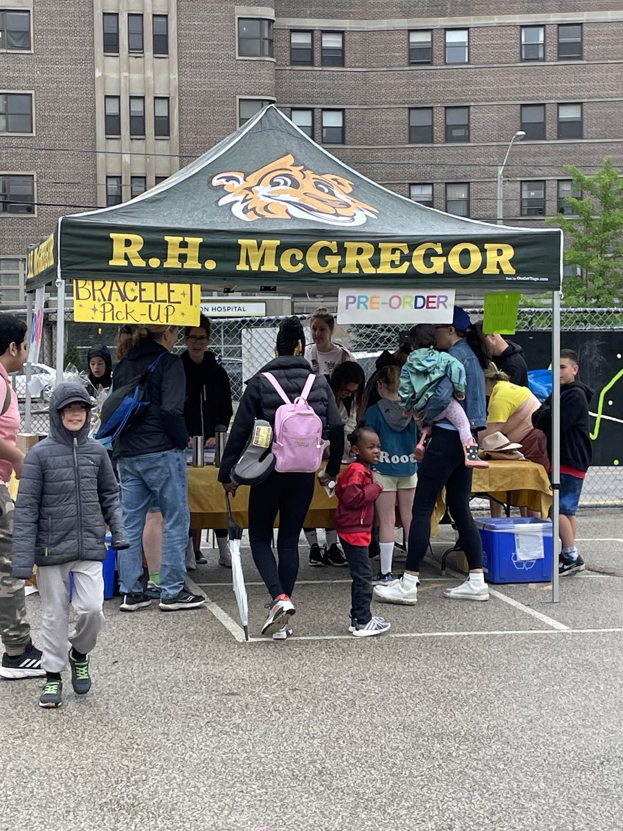 Peter Tabuns (@peter_tabuns) on Twitter photo <a href="/McGregorMatter/">McGregor Matters - Parent & School Council Account</a> school fun fair getting under way. Good crowds. <a href="/McGregorMatter/">McGregor Matters - Parent & School Council Account</a> school fun fair getting under way. Good crowds.