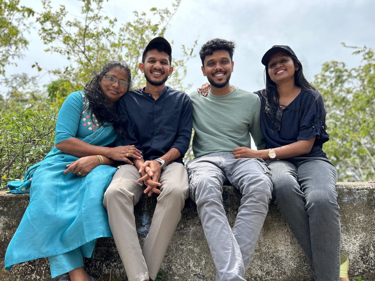 Jubinvarg's tweet photo. പ്രിയപ്പെട്ടവർ ❤️🥹 https://t.co/EStjTD4hLG